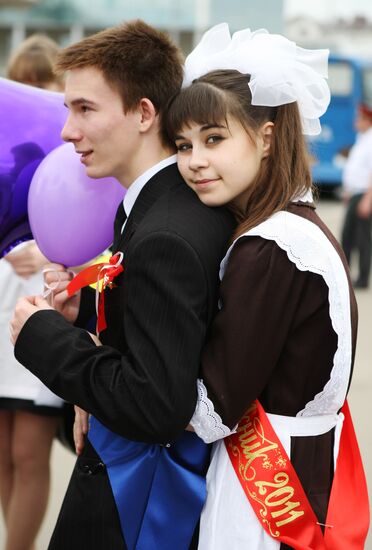 Russia's schools celebrate Farewell Bell
