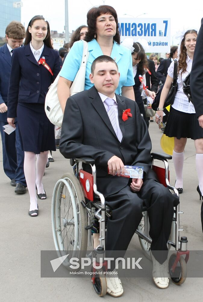 Russia's schools celebrate Farewell Bell