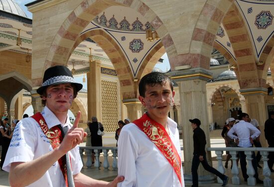 Russia's schools celebrate Farewell Bell