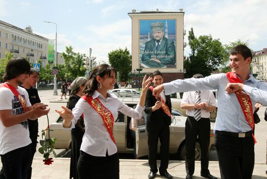 Russia's schools celebrate Farewell Bell
