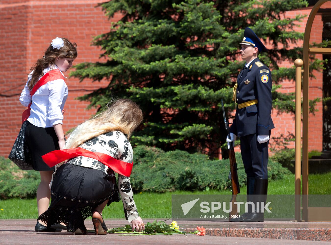 Russia's schools celebrate Farewell Bell