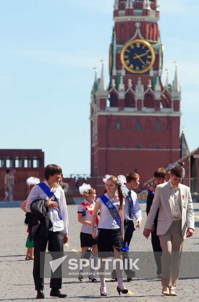 Russia's schools celebrate Farewell Bell