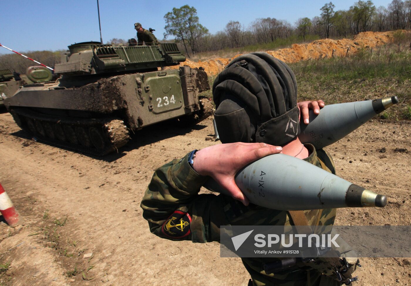 Training of self-propelled artillery battery in Primorye