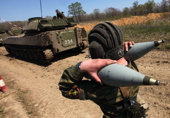 Training of self-propelled artillery battery in Primorye