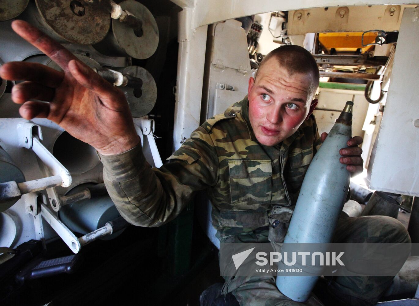 Training of self-propelled artillery battery in Primorye