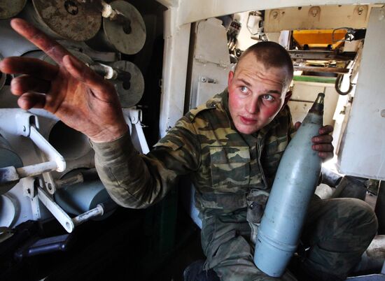 Training of self-propelled artillery battery in Primorye