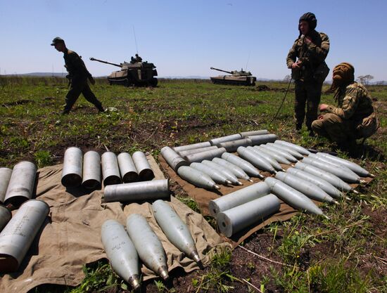Training of self-propelled artillery battery in Primorye