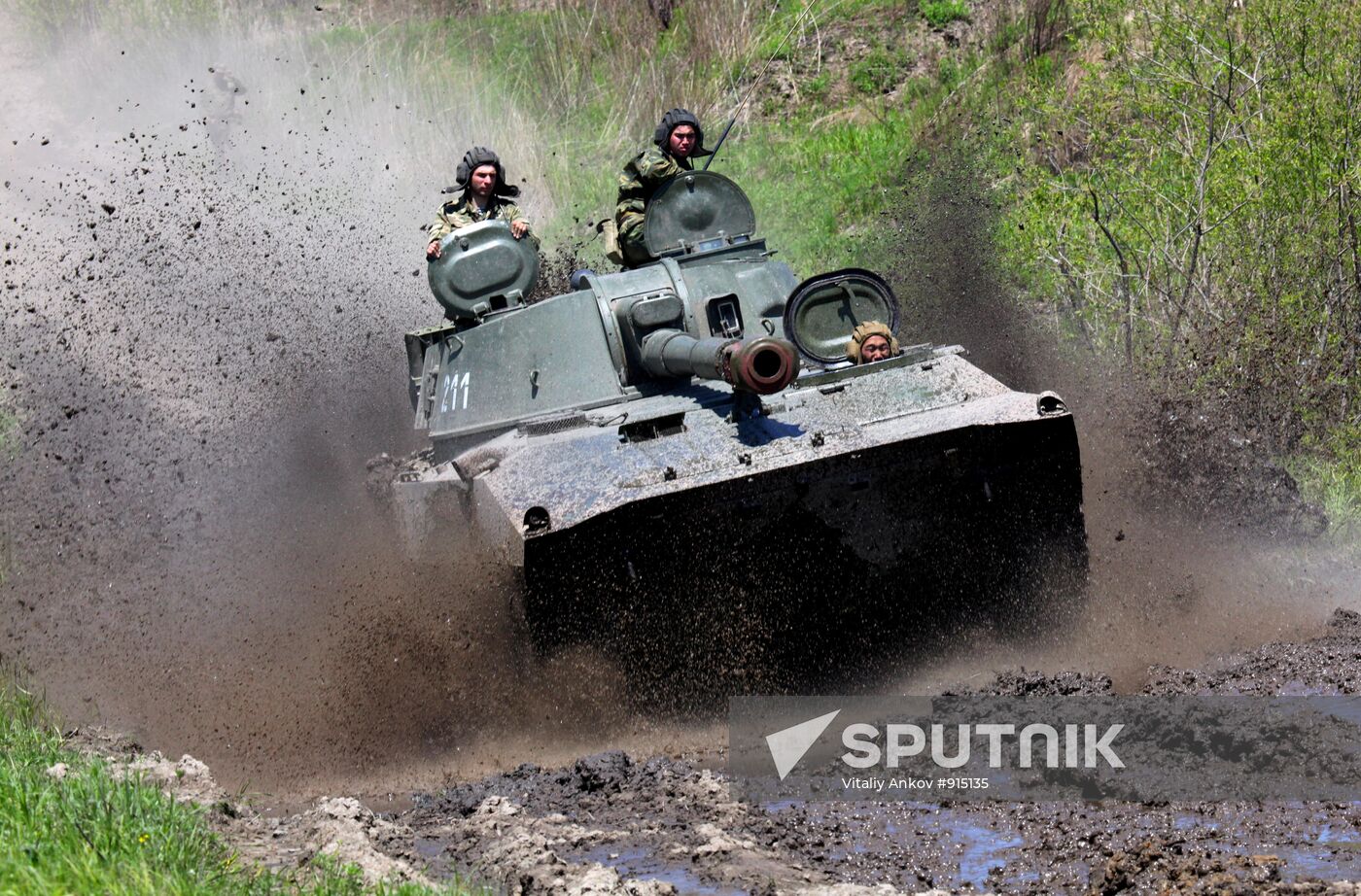 Training of self-propelled artillery battery in Primorye
