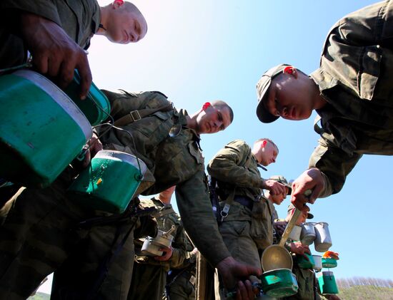 Training of self-propelled artillery battery in Primorye