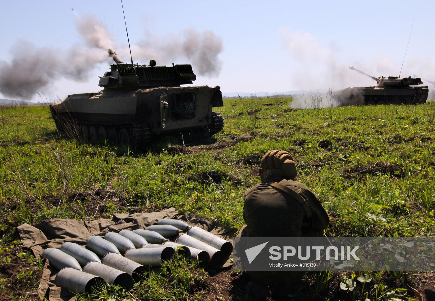 Training of self-propelled artillery battery in Primorye