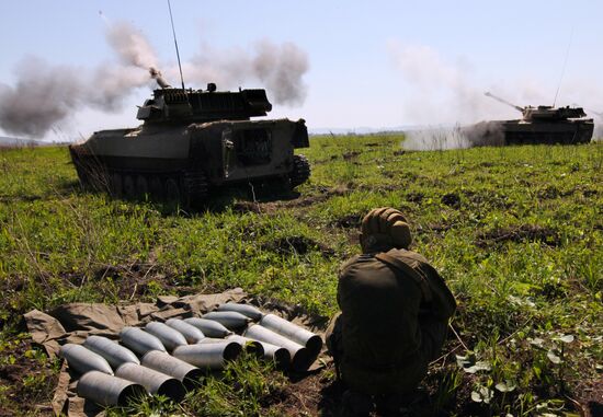 Training of self-propelled artillery battery in Primorye