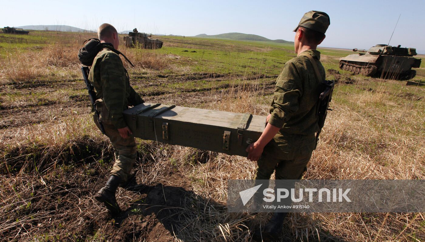 Training of self-propelled artillery battery in Primorye