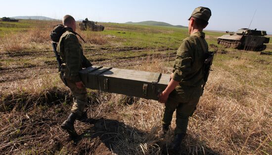 Training of self-propelled artillery battery in Primorye
