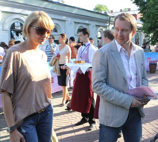 Darya Poverennova and Yevgeny Mironov