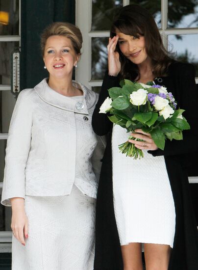 Breakfast for spouses of heads of G8 states and governments