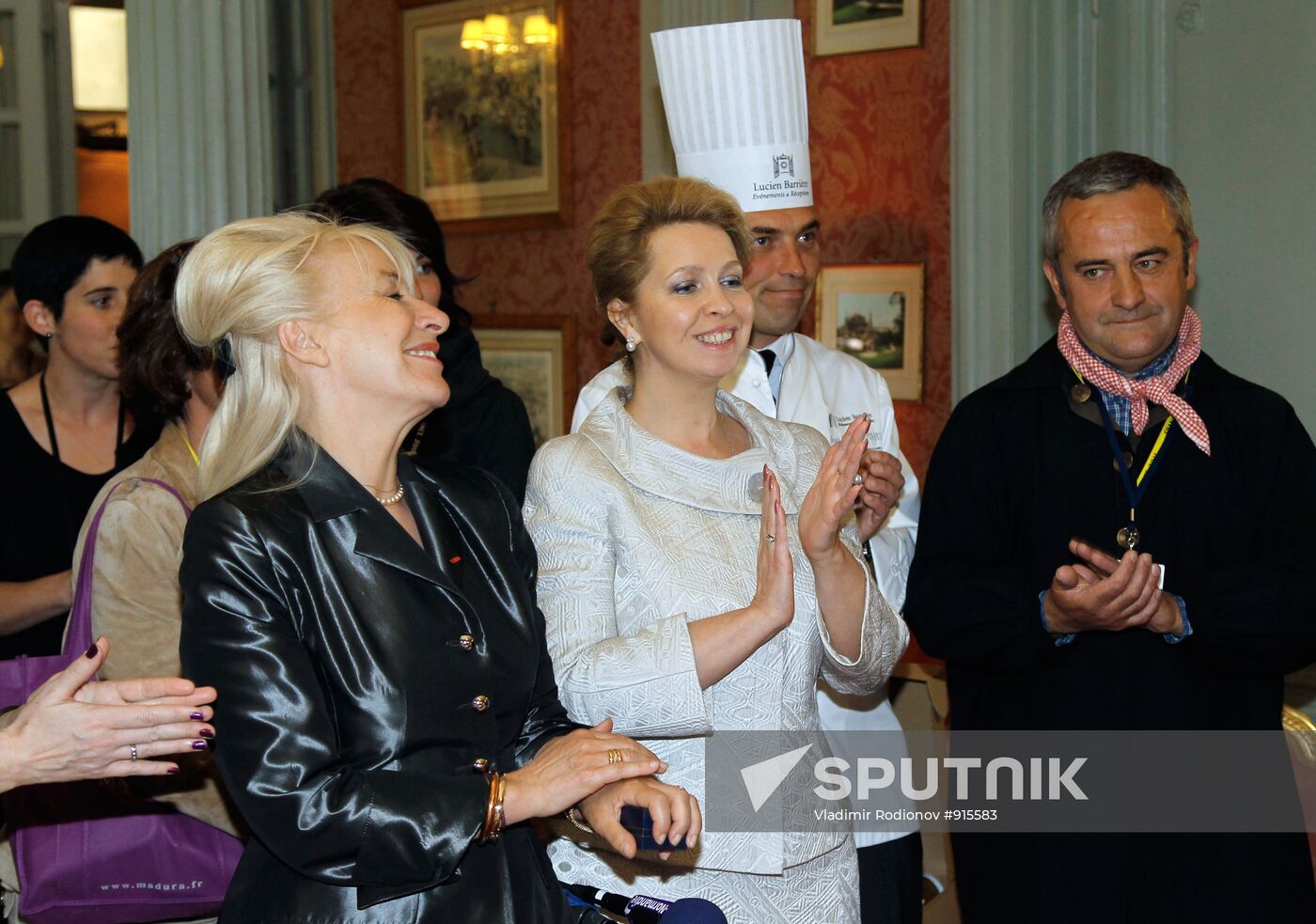 G8 spouses meet with Normandy's agricultural producers