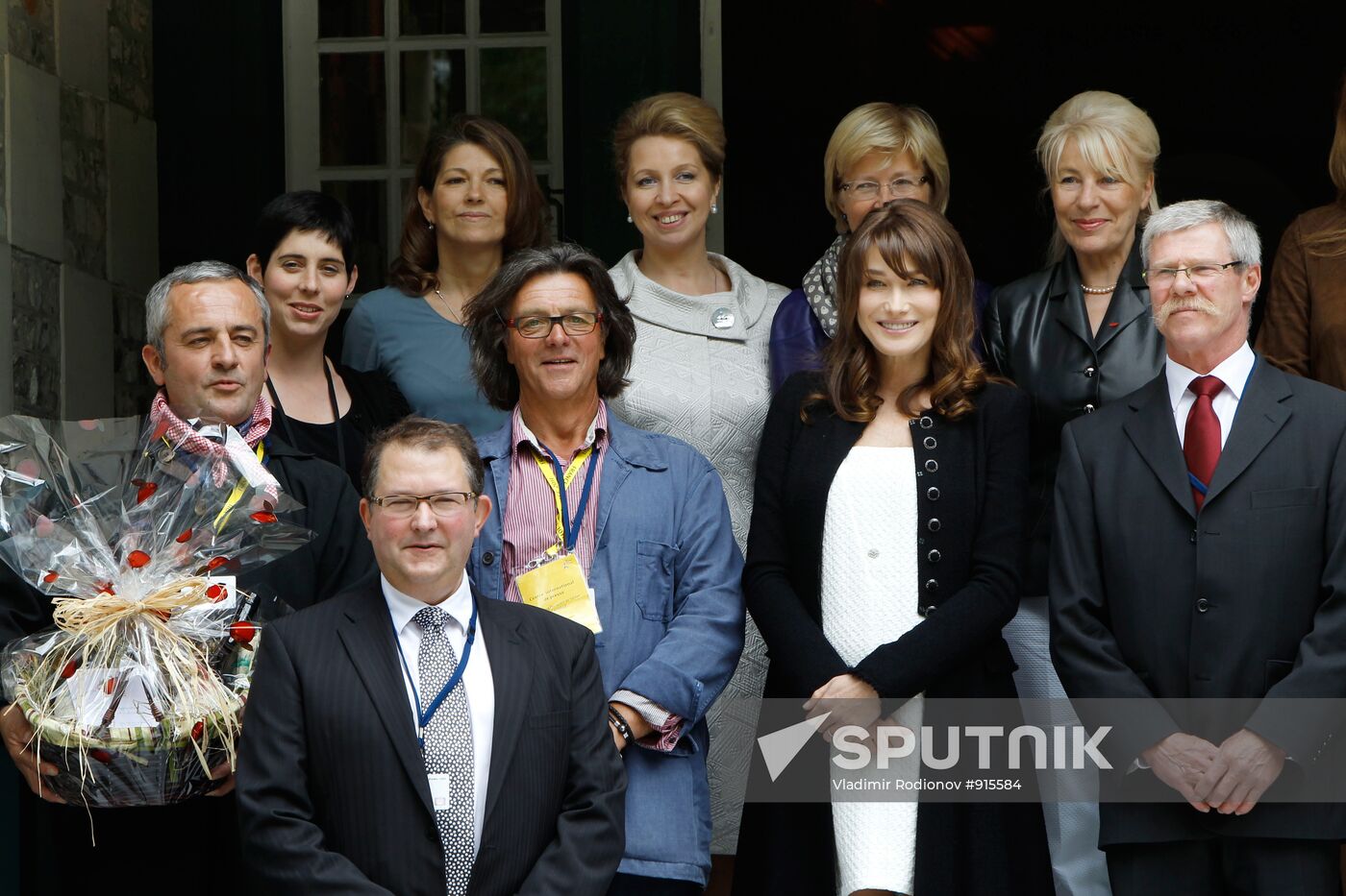 G8 spouses meet with Normandy's agricultural producers