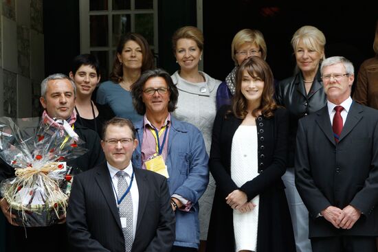 G8 spouses meet with Normandy's agricultural producers