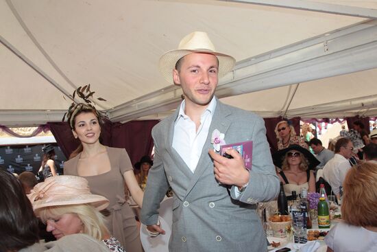 Sati Kazanova and Vyacheslav Manucharov