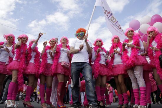 International Blonde Parade