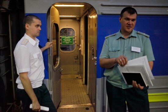 Border control for Moscow - Kiev passenger train