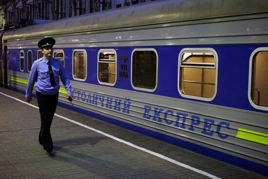 Border control for Moscow - Kiev passenger train