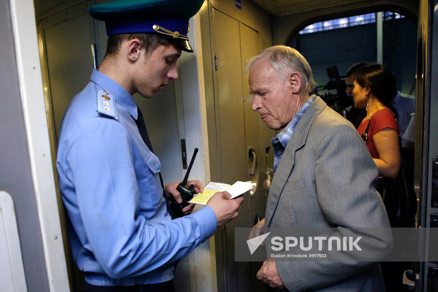 Border control for Moscow - Kiev passenger train