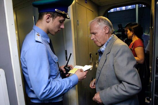 Border control for Moscow - Kiev passenger train