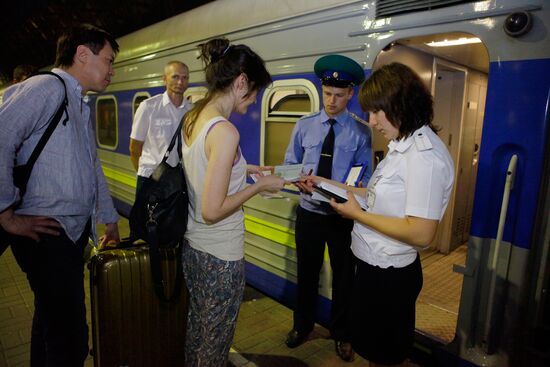 Border control for Moscow - Kiev passenger train