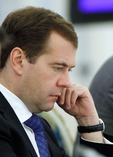 Dmitry Medvedev holds State Council meeting on national projects