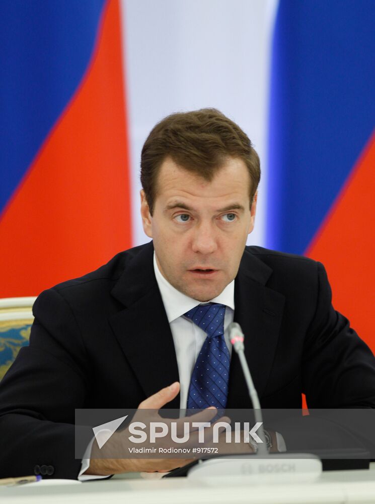 Dmitry Medvedev holds State Council meeting on national projects