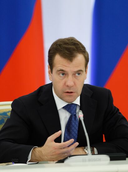 Dmitry Medvedev holds State Council meeting on national projects