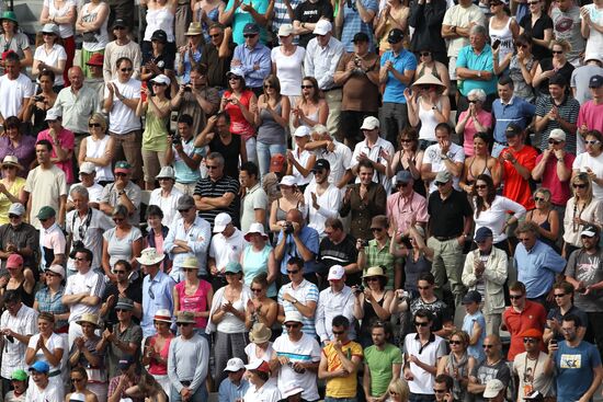 Fans in the grandstand of Suzanne Lenglen court