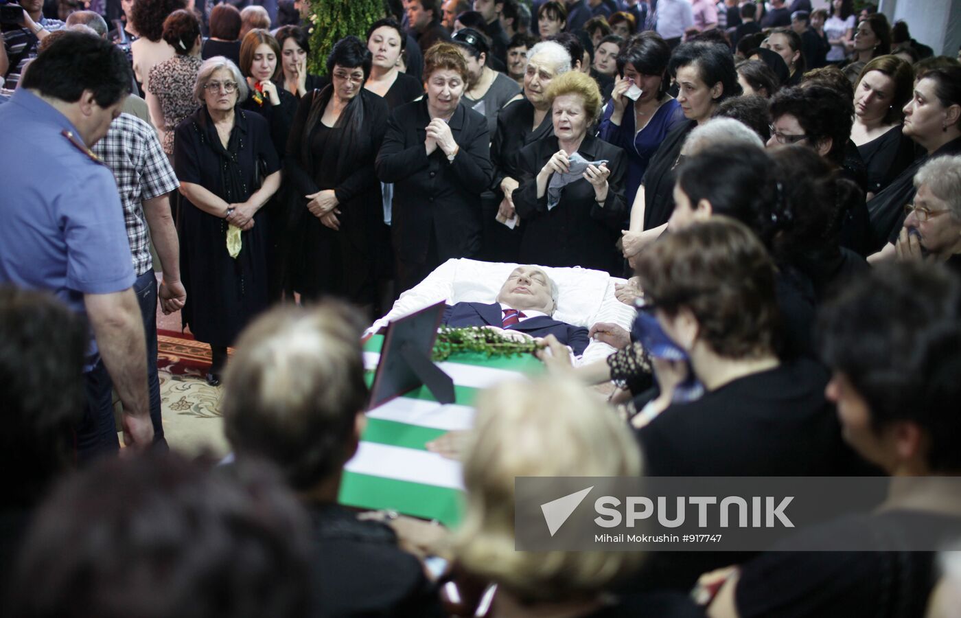 Sukhumi residents say goodbye to Abkhaz President Sergei Bagapsh