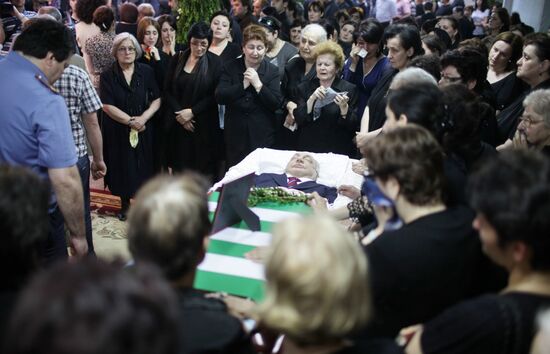 Sukhumi residents say goodbye to Abkhaz President Sergei Bagapsh