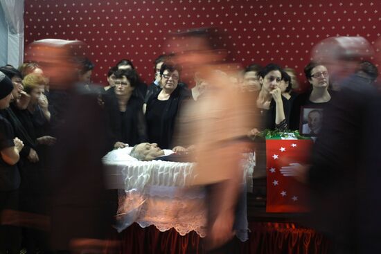 Sukhumi residents say goodbye to Abkhaz President Sergei Bagapsh