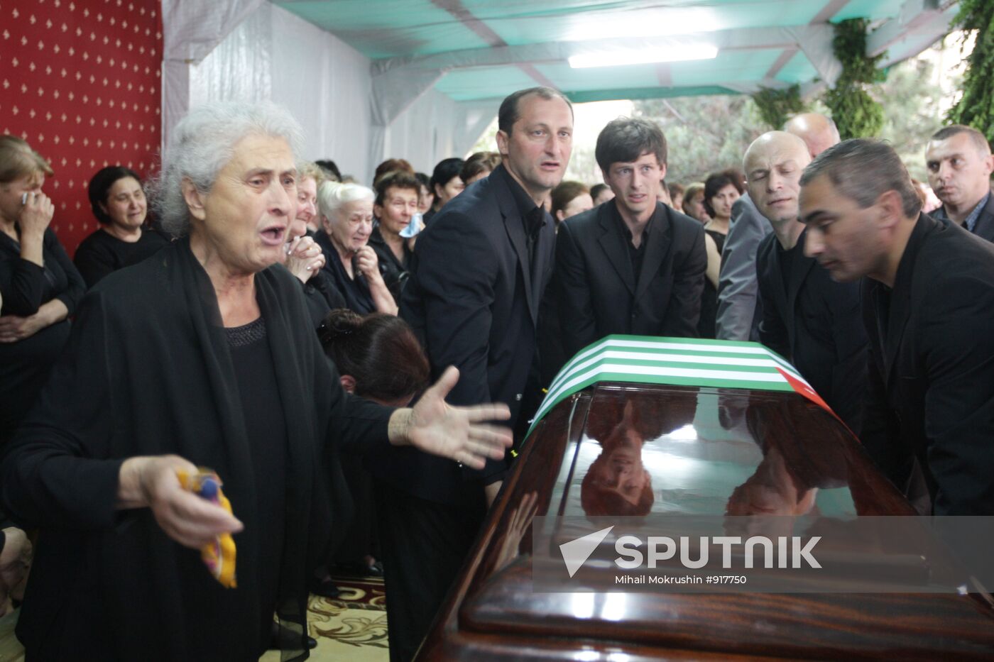 Sukhumi residents say goodbye to Abkhaz President Sergei Bagapsh