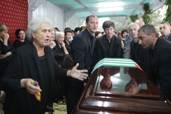 Sukhumi residents say goodbye to Abkhaz President Sergei Bagapsh