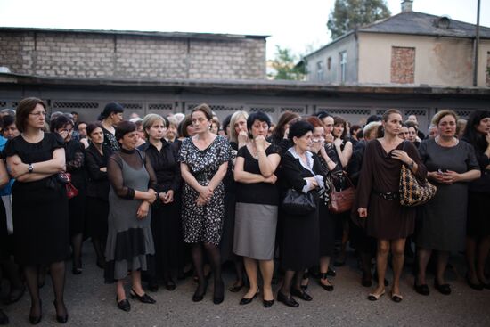 Sukhumi residents say goodbye to Abkhaz President Sergei Bagapsh