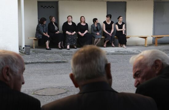 Sukhumi residents say goodbye to Abkhaz President Sergei Bagapsh