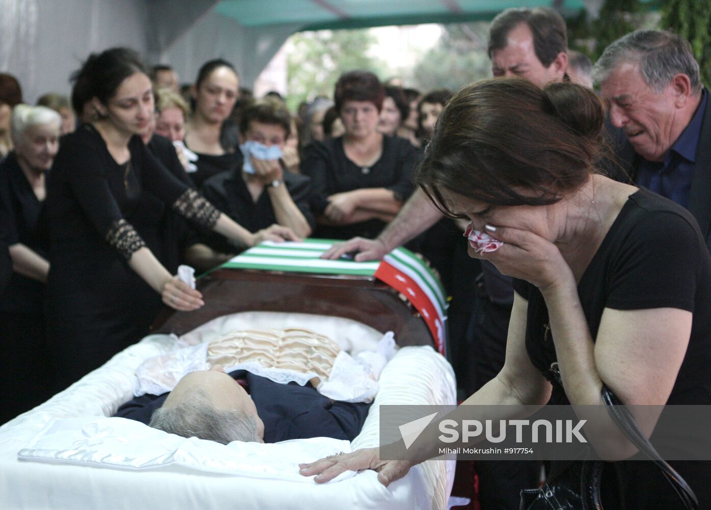 Sukhumi residents say goodbye to Abkhaz President Sergei Bagapsh