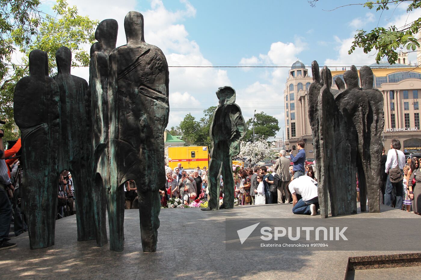 Monument to Joseph Brodsky unveiled in Moscow