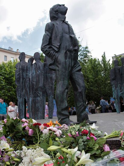 Monument to Joseph Brodsky unveiled in Moscow