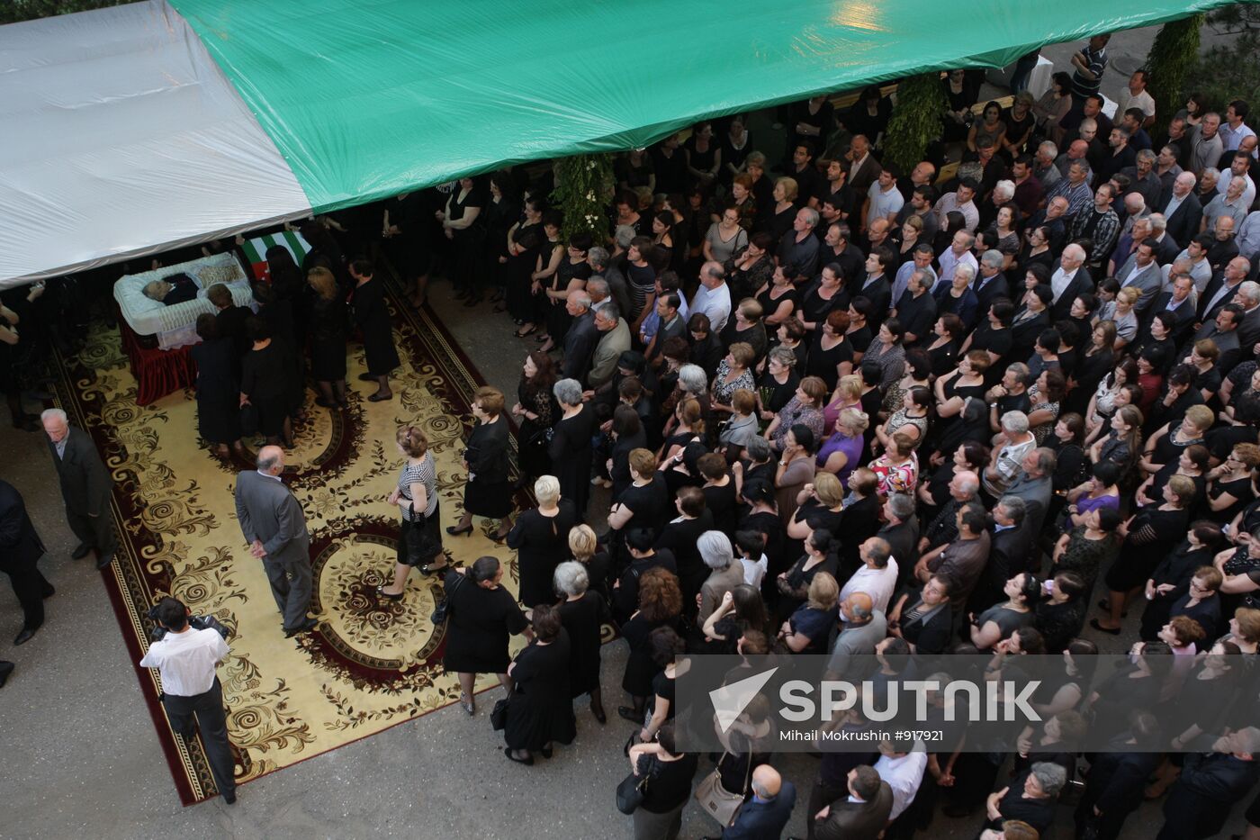 Sukhumi residents attend funeral service for Sergei Bagapsh
