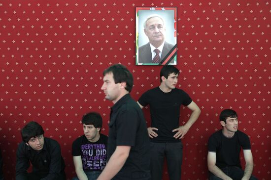 Sukhumi residents attend funeral service for Sergei Bagapsh