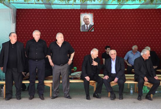 Sukhumi residents attend funeral service for Sergei Bagapsh