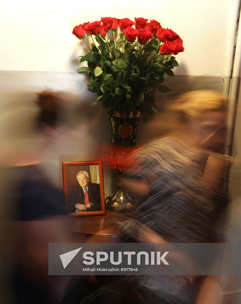 Sukhumi residents attend funeral service for Sergei Bagapsh