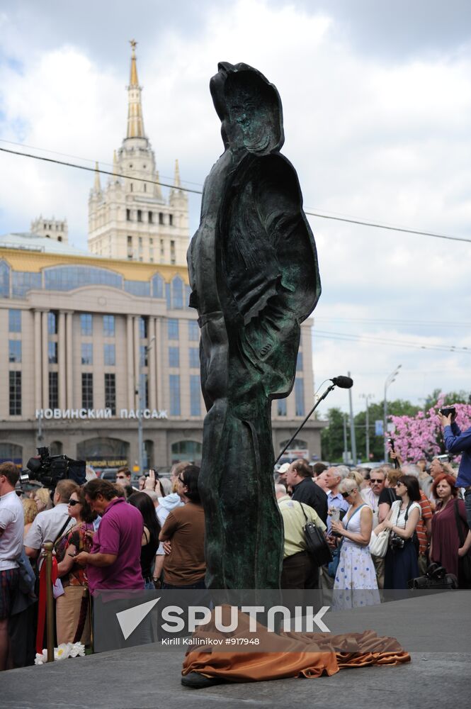 Monument to Joseph Brodsky unveiled in Moscow