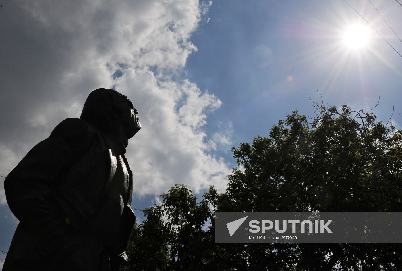 Monument to Joseph Brodsky unveiled in Moscow