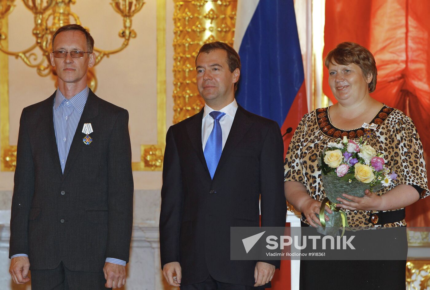 Dmitry Medvedev presents awards to parents of large families